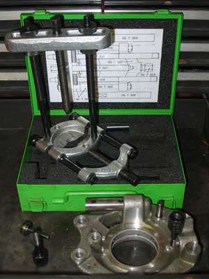 Universal puller set