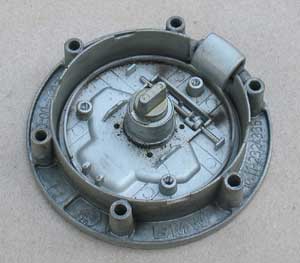 Fuel cap barrel release